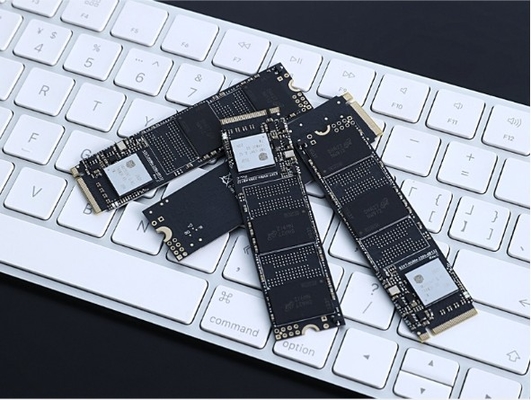 Εσωτερικά σκληρά δίσκα SSD 32GB/ 64GB/ 128GB/ 256GB/ 512GB/ 1TB/ 2TB/ 4TB/ 8TB/ 10TB σε Μαύρο/ Χρυσό/ Ασημένιο