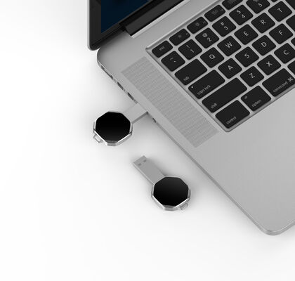 Η μνήμη usb φωτός LED ικανή για λειτουργία από -50 έως +80 βαθμούς Κελσίου ιδανική για χειρισμό δεδομένων σε ακραίες θερμοκρασίες