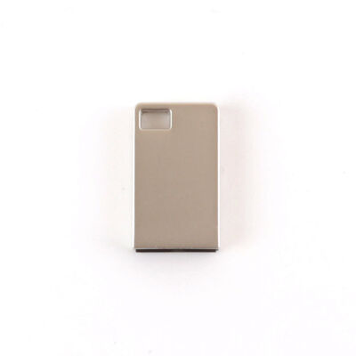 Μία μέταλλο MINI USB flash drive με ματ επιφάνεια και γωνία φακού ευρείας γωνίας 120 μοιρών που εξασφαλίζουν την προστασία των δεδομένων