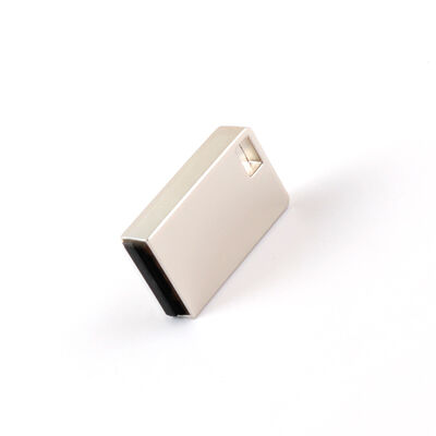 Μία μέταλλο MINI USB flash drive με ματ επιφάνεια και γωνία φακού ευρείας γωνίας 120 μοιρών που εξασφαλίζουν την προστασία των δεδομένων