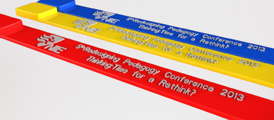 Η αποτυπωμένη σε ανάγλυφο FCC βραχιολιών 4G 16G Drive Wristband USB σιλικόνης λογότυπων εγκεκριμένη