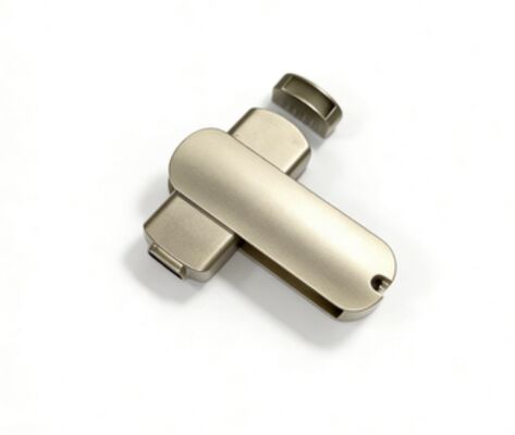Ασημένιο Matt σώμα USB A και Τύπος C μαζί με τη μνήμη γρήγορη και μπορεί να προσαρμοστεί κατασκευασμένο λογότυπο