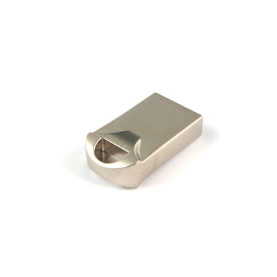 Ασημί με γυαλιστερό μεταλλικό USB Flash Drive Γρήγορες ταχύτητες μεταφοράς δεδομένων Ανθεκτικό μεταλλικό περίβλημα Κατάλληλο για ασφαλή αποθήκευση δεδομένων